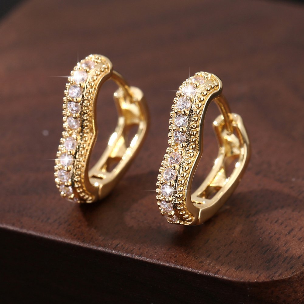Arete Estilo Corazón con Microdiamantes - Dorado - ART181