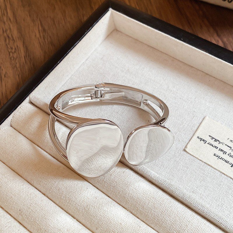 Brazalete estilo Harper Ray Estilo Cabo Bangle - Plateado - BRA140