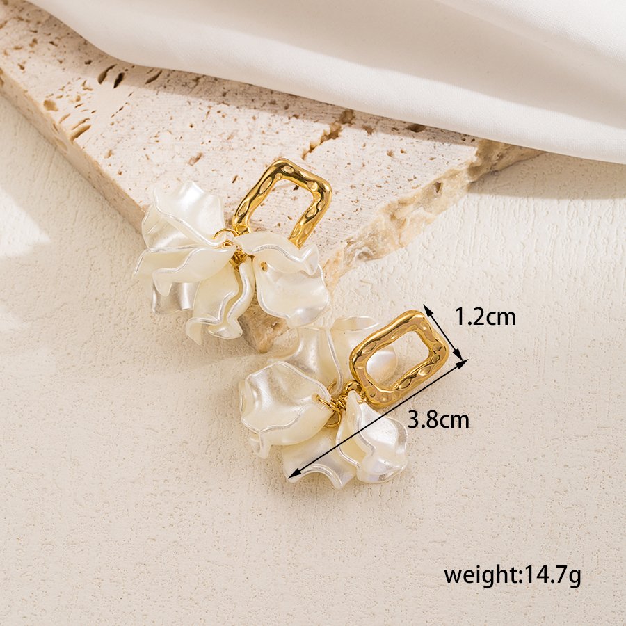 Arete con Petalos Blancos - Dorado - ART195