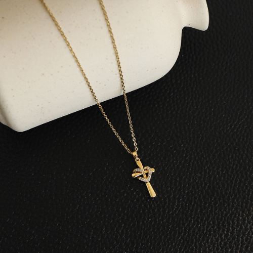 Collar de Cruz con corazón con microdiamantes - Dorado - COL269
