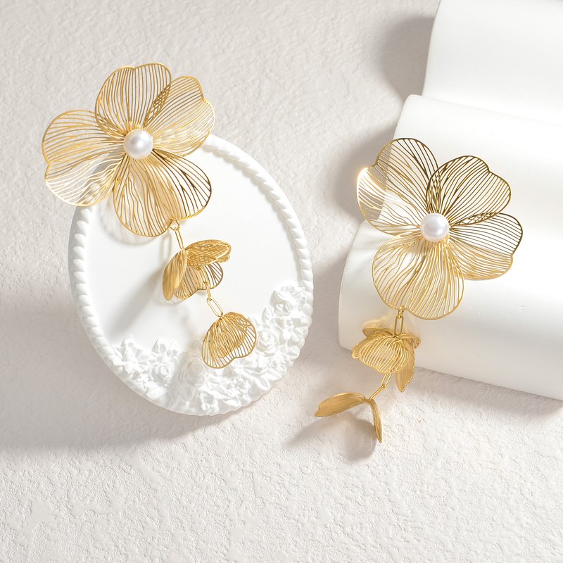 Arete Estilo Floral con Perla - Dorado - ART184