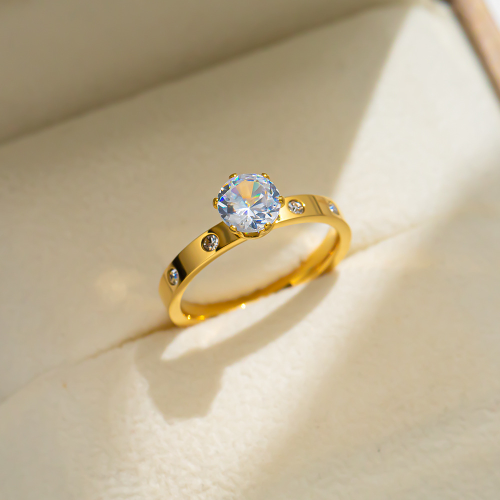 Anillo Dorado con Diamante Blanco - Dorado - ANI190