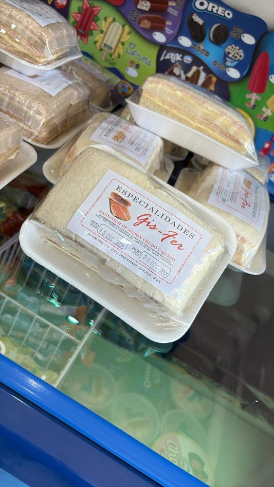 Sandwich de miga jamón crudo