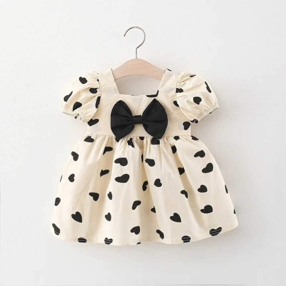 Vestido de corazones, con lazo