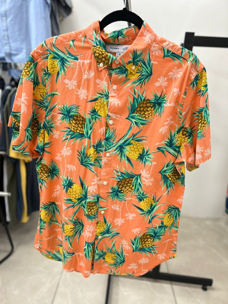 Camisa manga corta anaranjada figuras pinas OLD NAVY TM