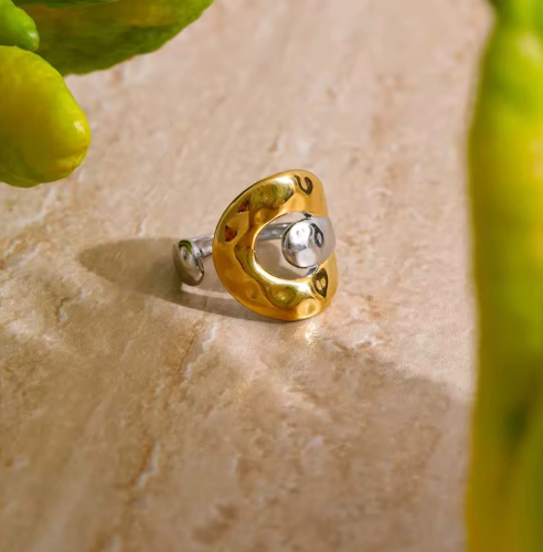 Anillo ajustable pateado circulo dorado