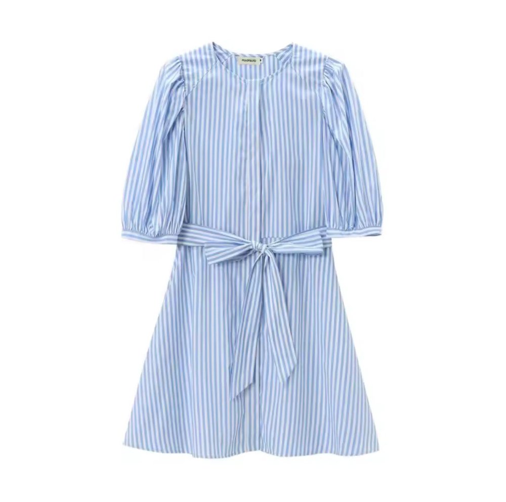 Vestido corto azul celeste rayado blanco detalle faja de tela