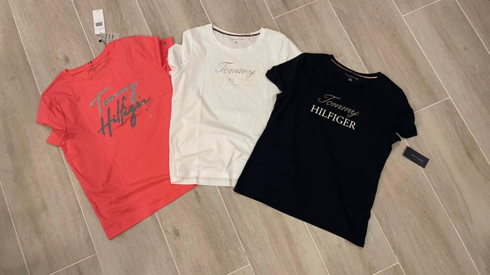 Blusa TOMMY H detalla logo con brillos 3 colores azul TML blanca TM rosada TL