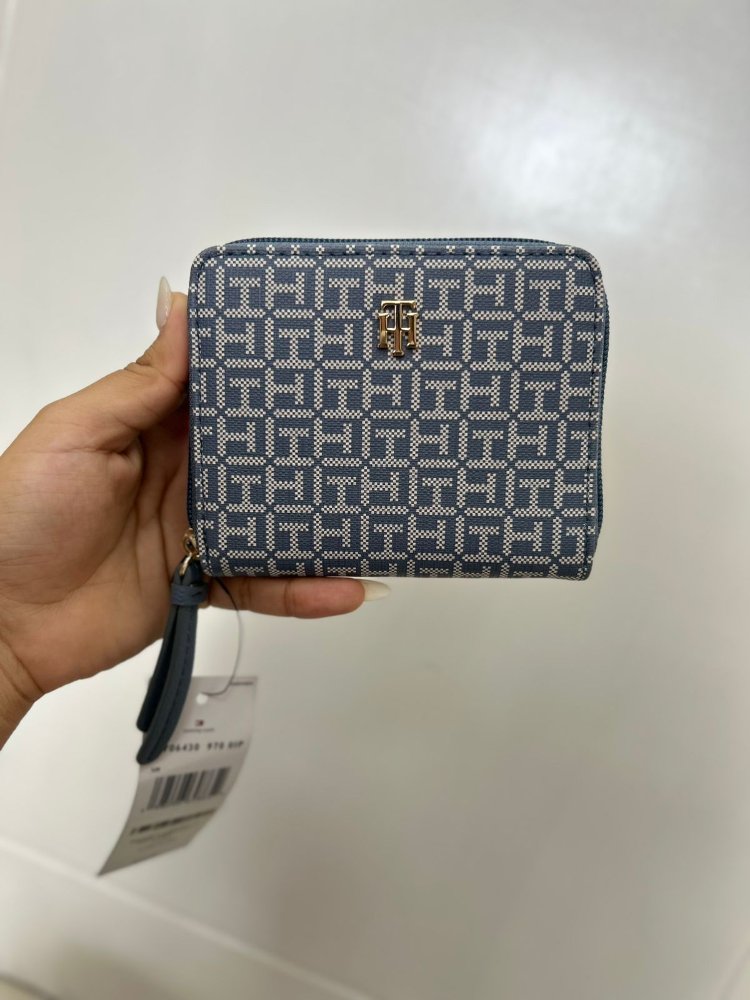 Monedero cuadrado con zipper TOMMY H 2 estilos 1printazul 1 blanco
