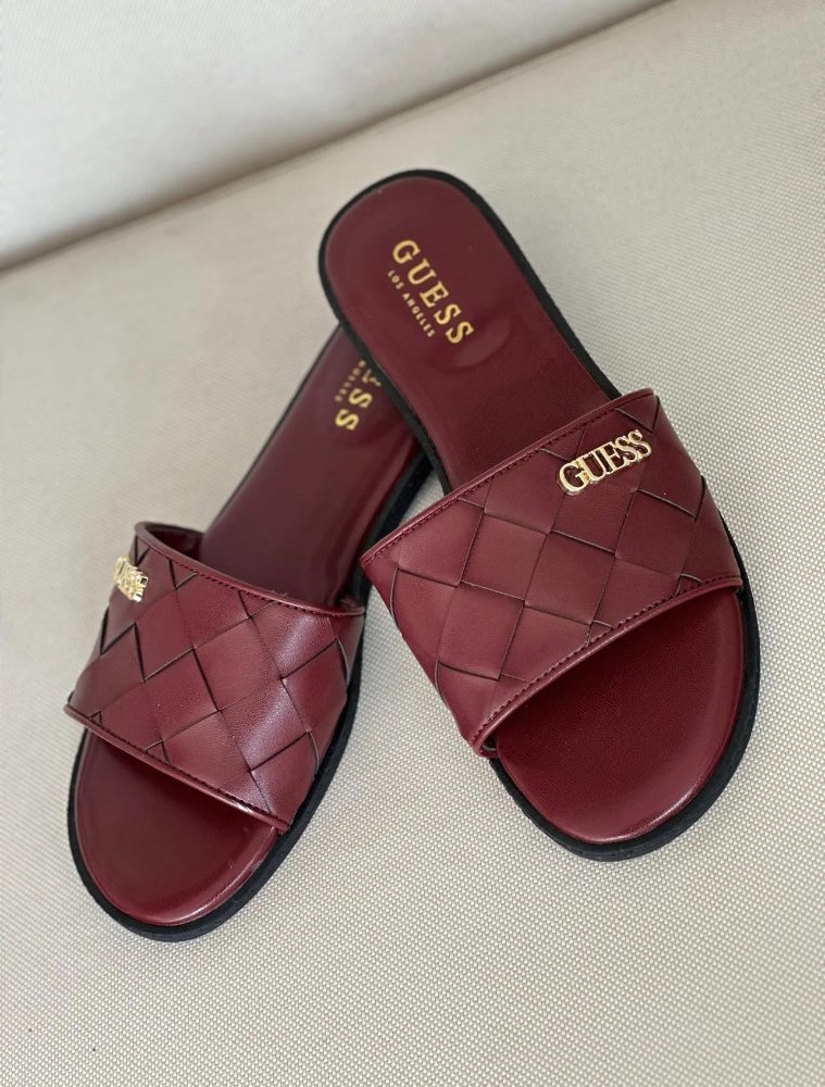 Sandalia de cuero ocre GUESS