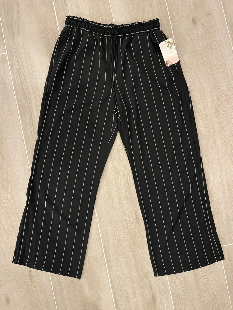 Pantaloneta pierna ancha negra rayas blancas PALM RIO talla L