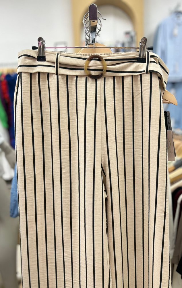 Pantaloneta pierna ancha beige rayas negras NYCC TML