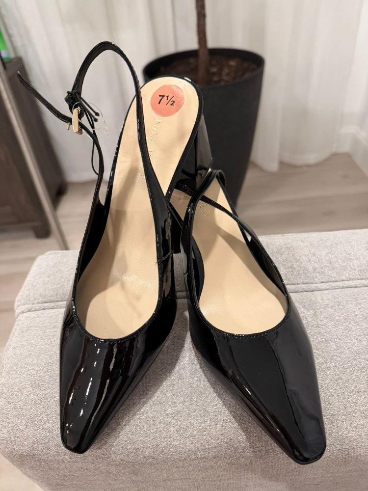 Zapatilla negra de charol punta fina NINE WEST T71/2