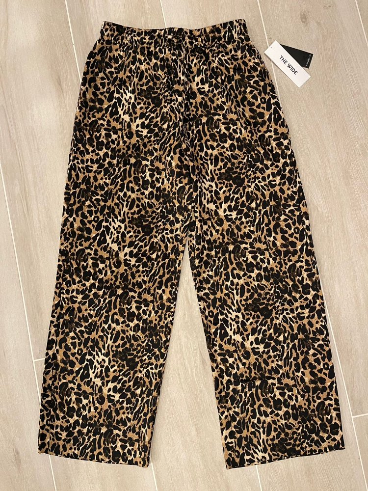 Pantaloneta pierna ancha saten tigreada RAFAELLA TSM