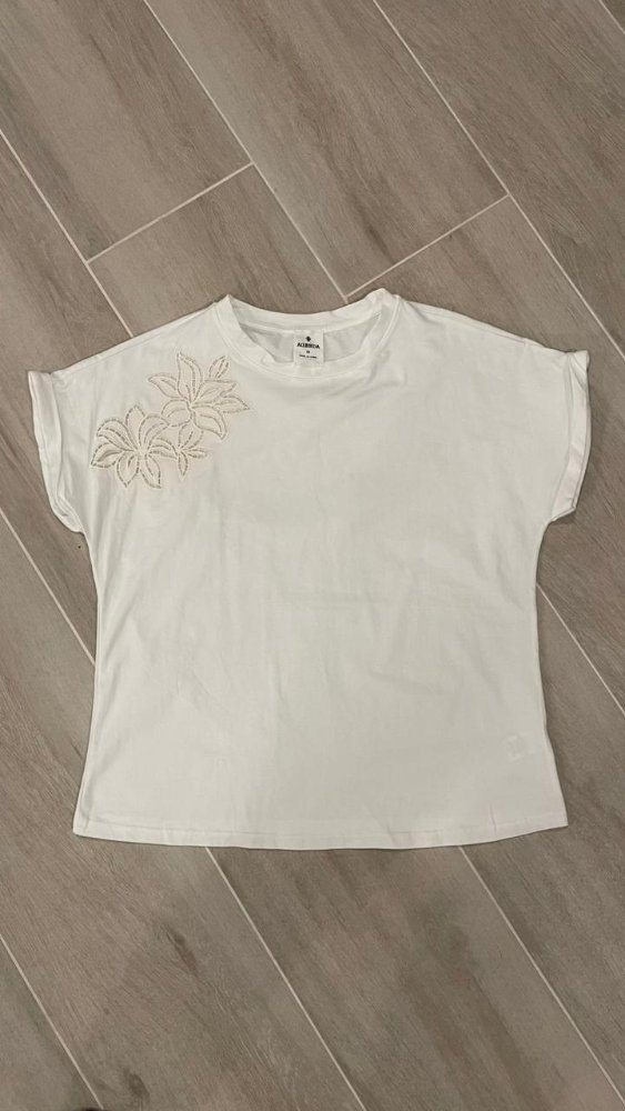Blusa blanca detalle bordado de flores AGENDA TM