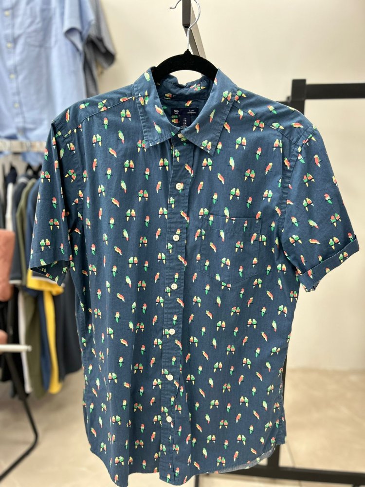 Camisa maga corta azul oscuro parejas aves TM