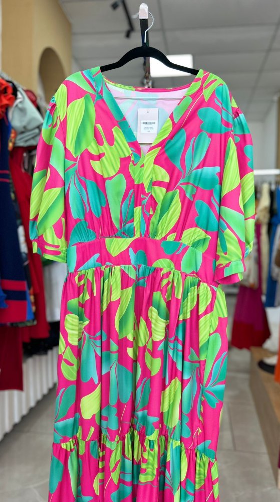 Vestido maxi  rosado con hojas verdes Talla 2X