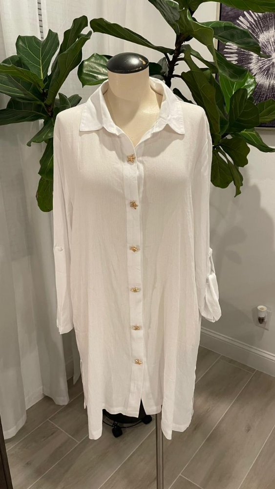 Blusa larga para playa manga larga blanca detalle botones dorados de mar SHORE LIFE TL