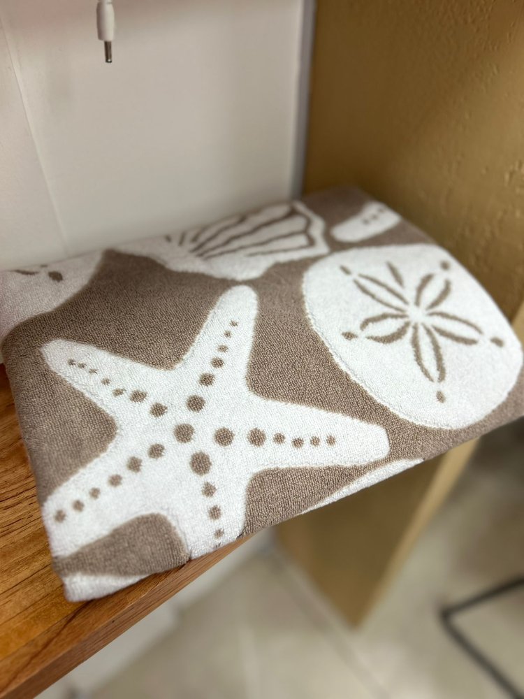Toalla beige diseno de playa COASTAL BREEZE