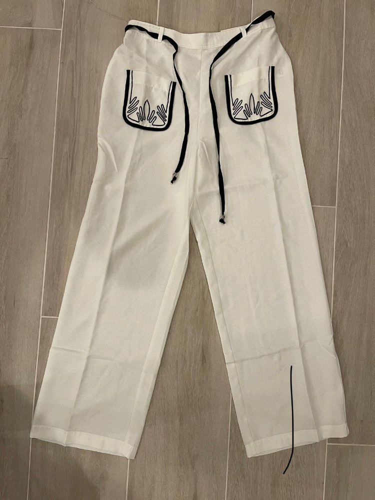 Pantaloneta blanca ribete y figuras negras DEJA BLUE