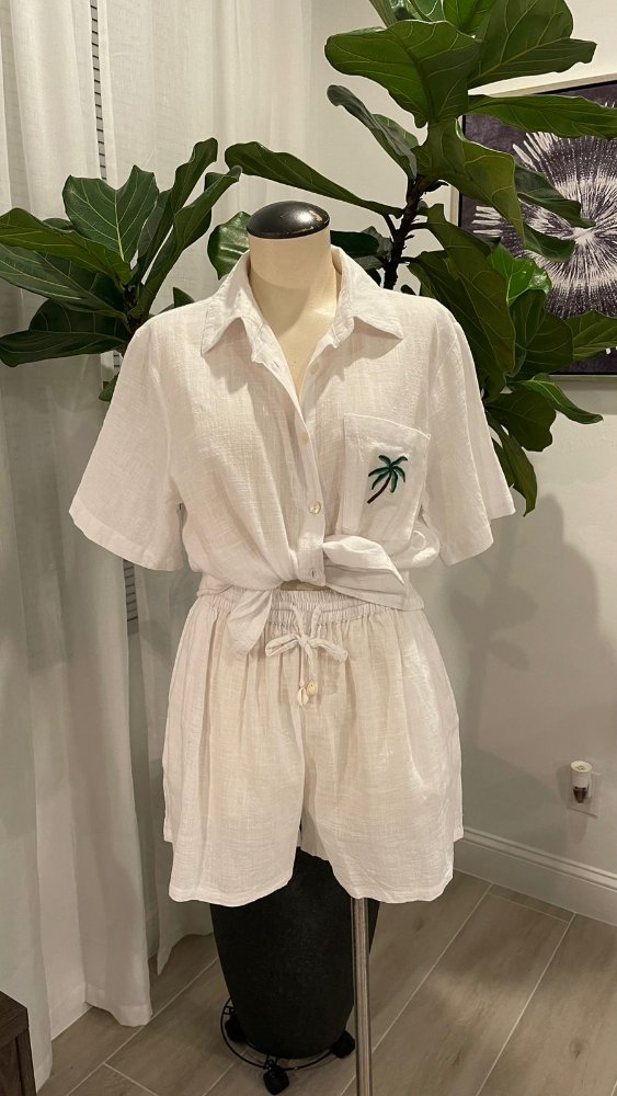 Conjunto 2 piezas camisa y short blanco detalle de palma bordado CLUB Z COLLECTION TML