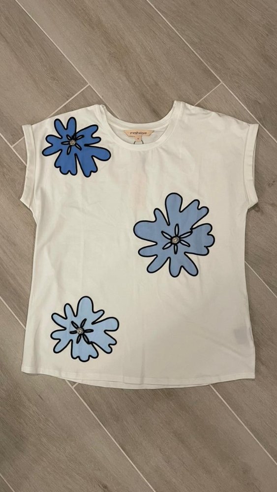 Blusa blanca detalle flores azules con brillo MESH + LOVE TSL