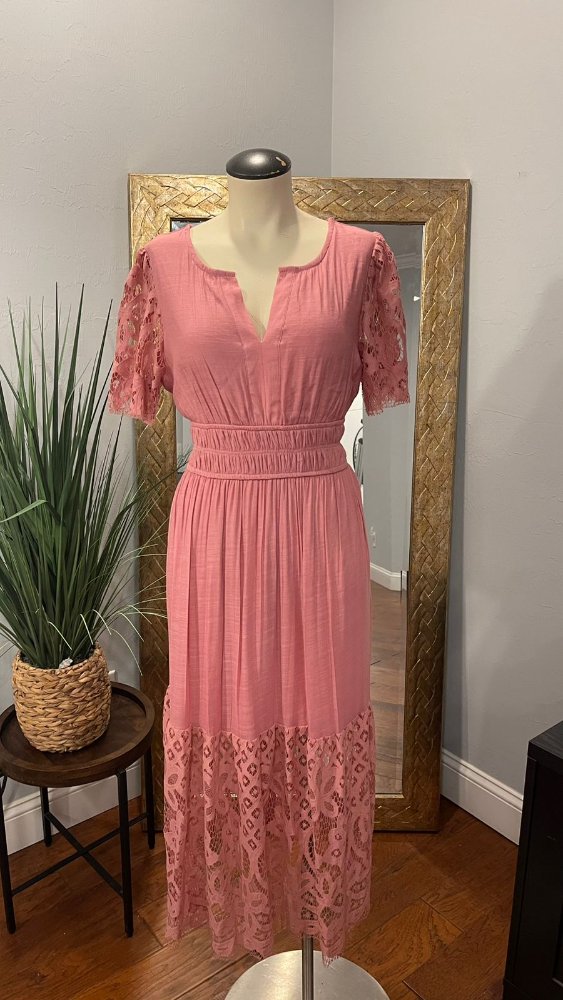 Vestido maxi rosado pastel detalle de encaje JGEE TM