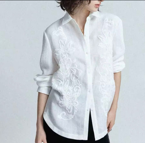 Blusa blanca manga larga detalle bordado S