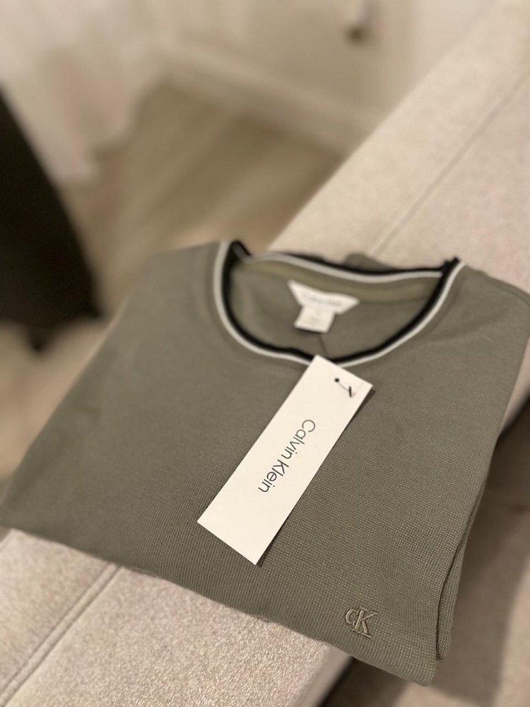 Camiseta verde olivo CALVIN KLEIN logo pequeno bordado Talla L
