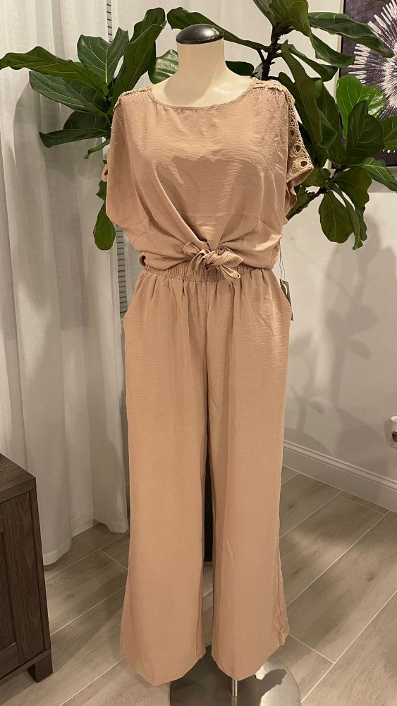 Conjuto 2 piezas camisa detalle de brillos y pantaloneta  beige LUNA TML