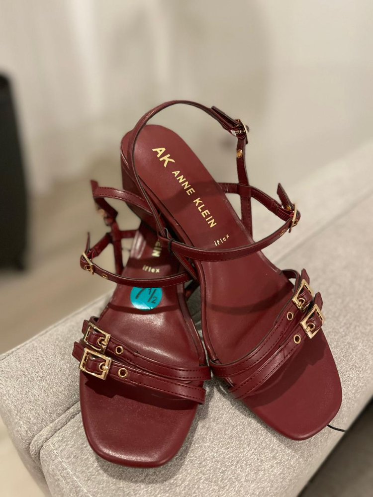 Sandalia tacon ocre ANNE KLEIN Talla 7.5