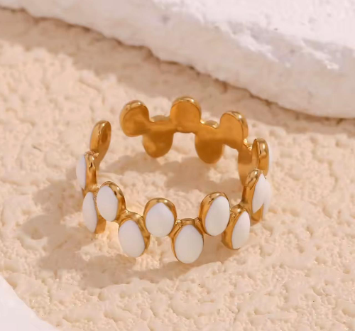 Anillo ovalos blancos