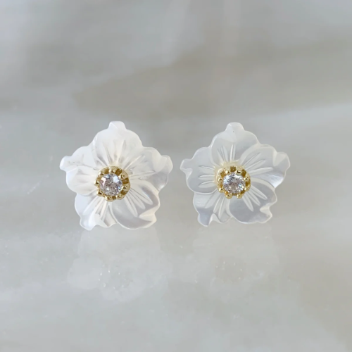 D1ARETES FLOR PLANCO