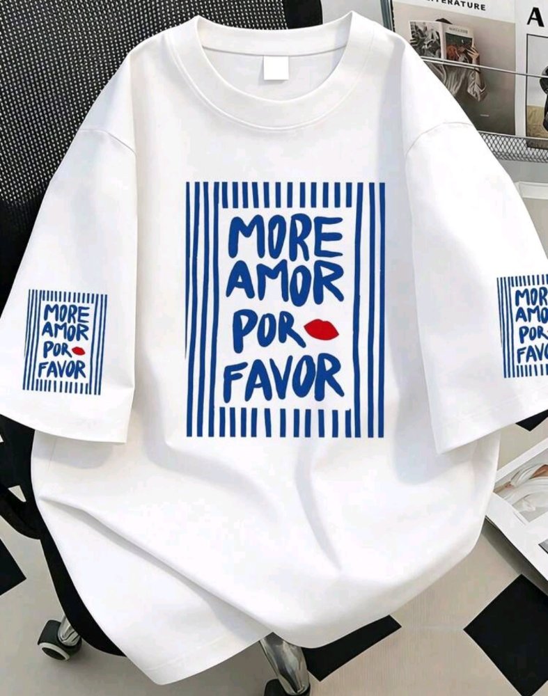 Camiseta blanca letras azules