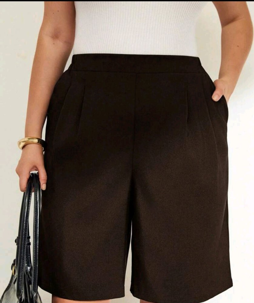 Shorts pierna amplia cafe