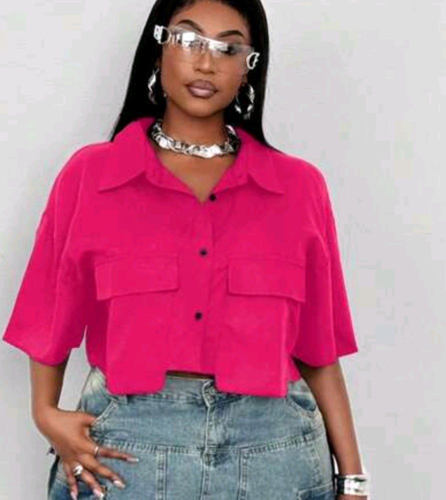 Camisa fucsia corta bolsillos