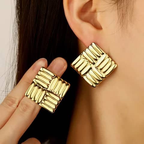 Aretes cuadrado entrelazado dorado