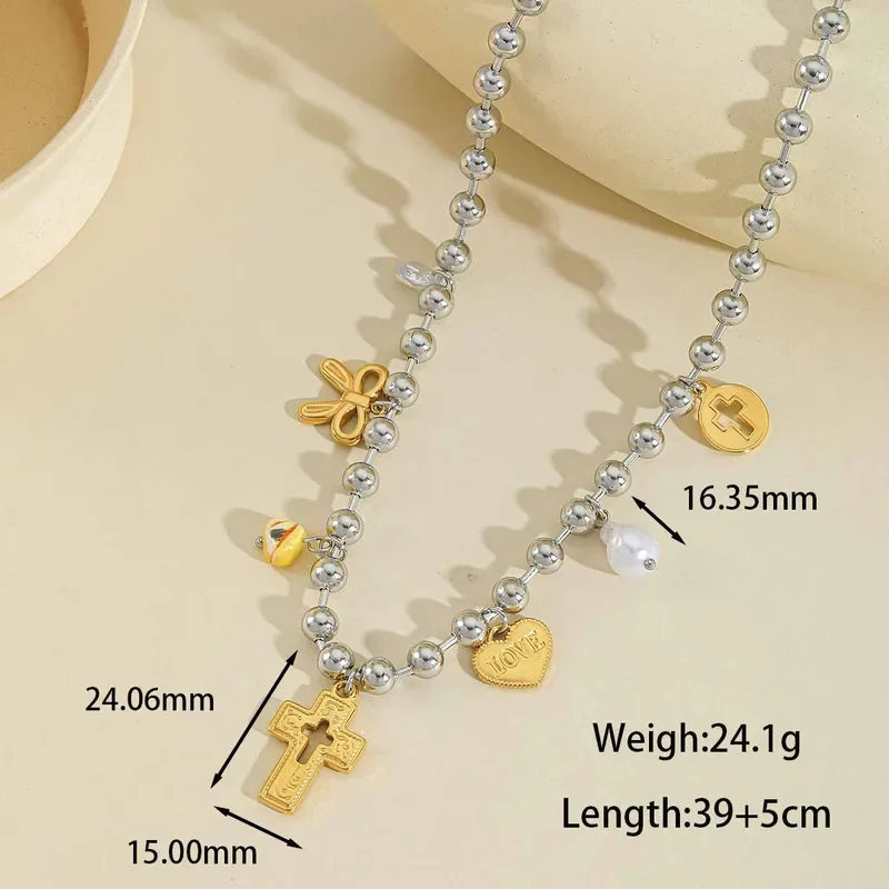 Collar de balines plateados con multiples dijes