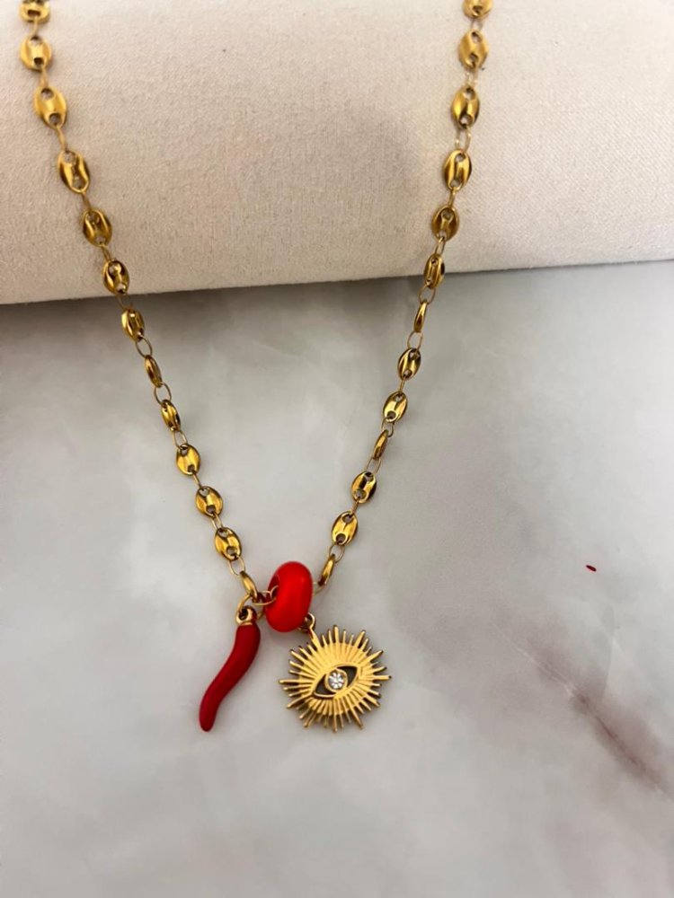Collar Gucci con multiples dijes