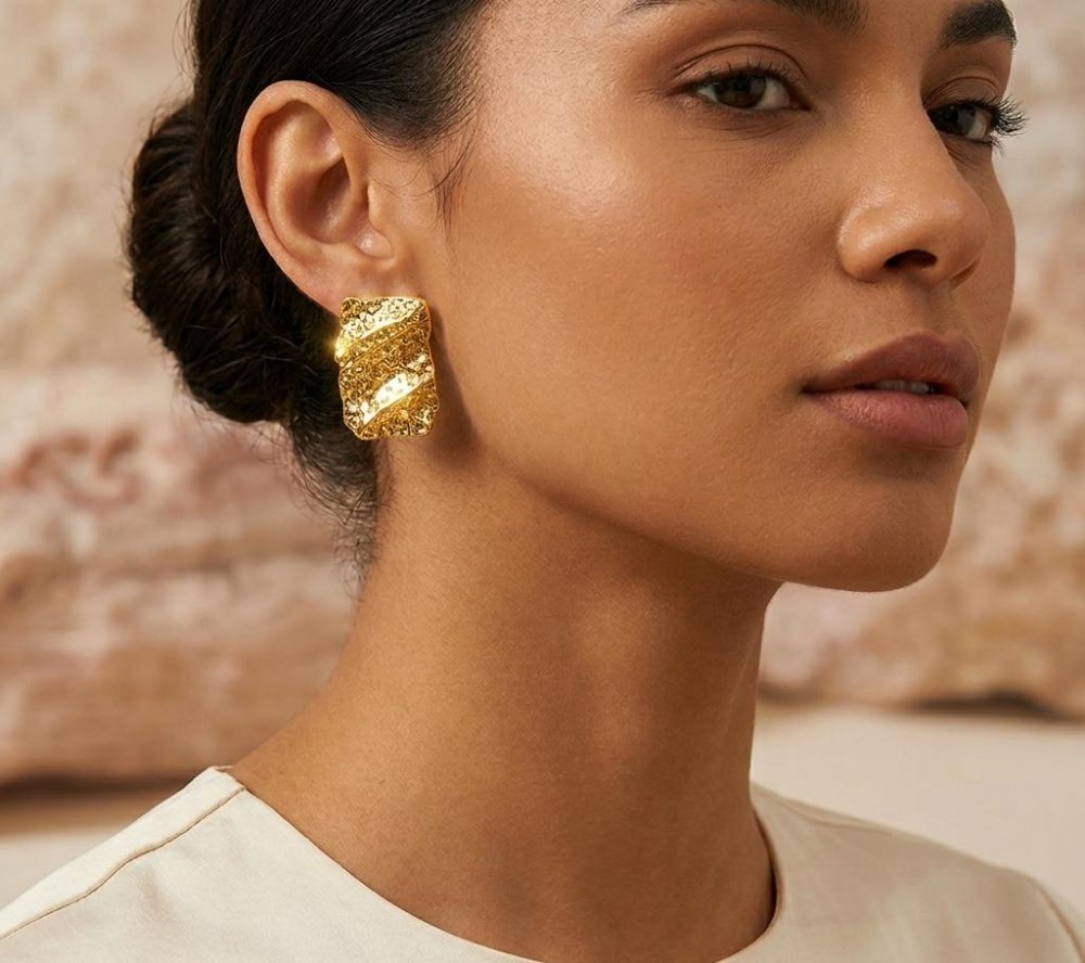 Aretes forma cuadrada dorados