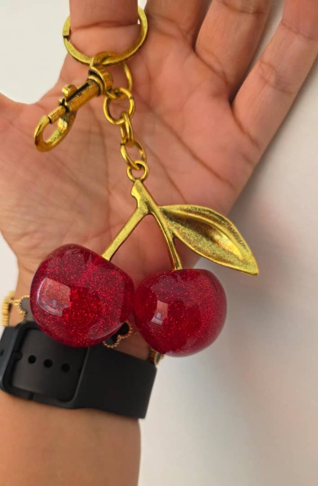 Llavero de cereza envejecida