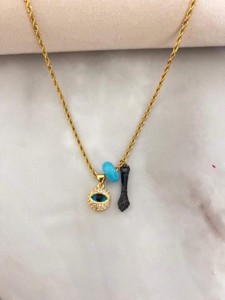 collar con mano de azabache