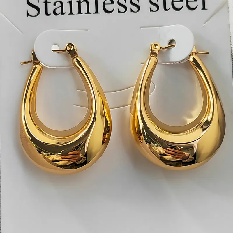 Aretes forma caida dorado