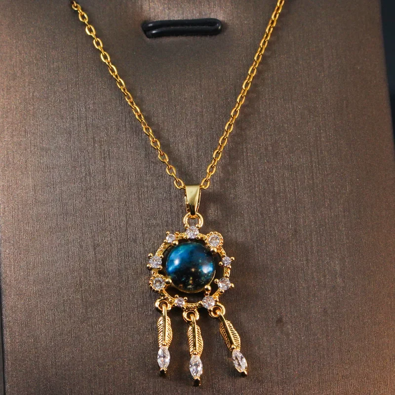 Collar de sol con plumas