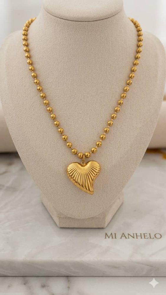 Collar de corazon acanalado