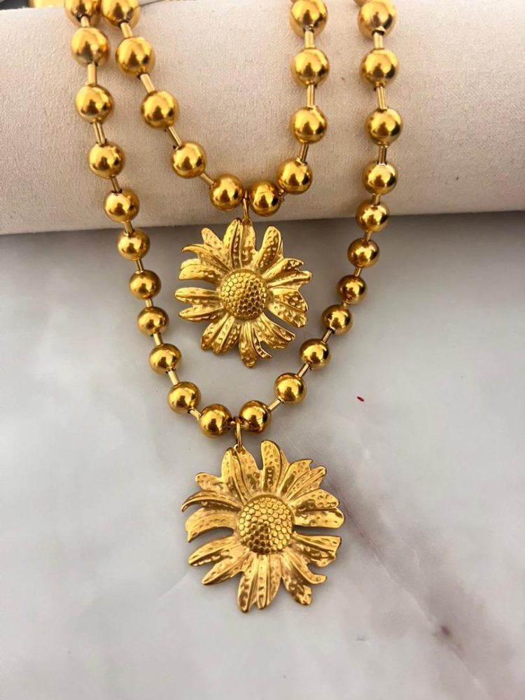 Set de collar y pulsera de balines con dije de flor