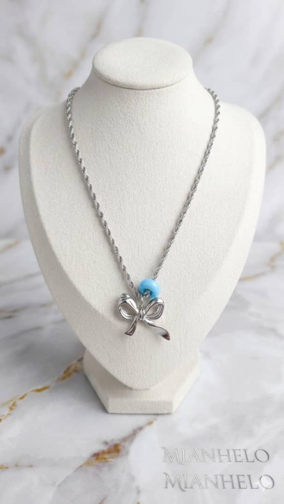 Collar de lazo plateado