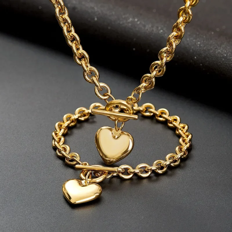 Set de collar y pulsera.