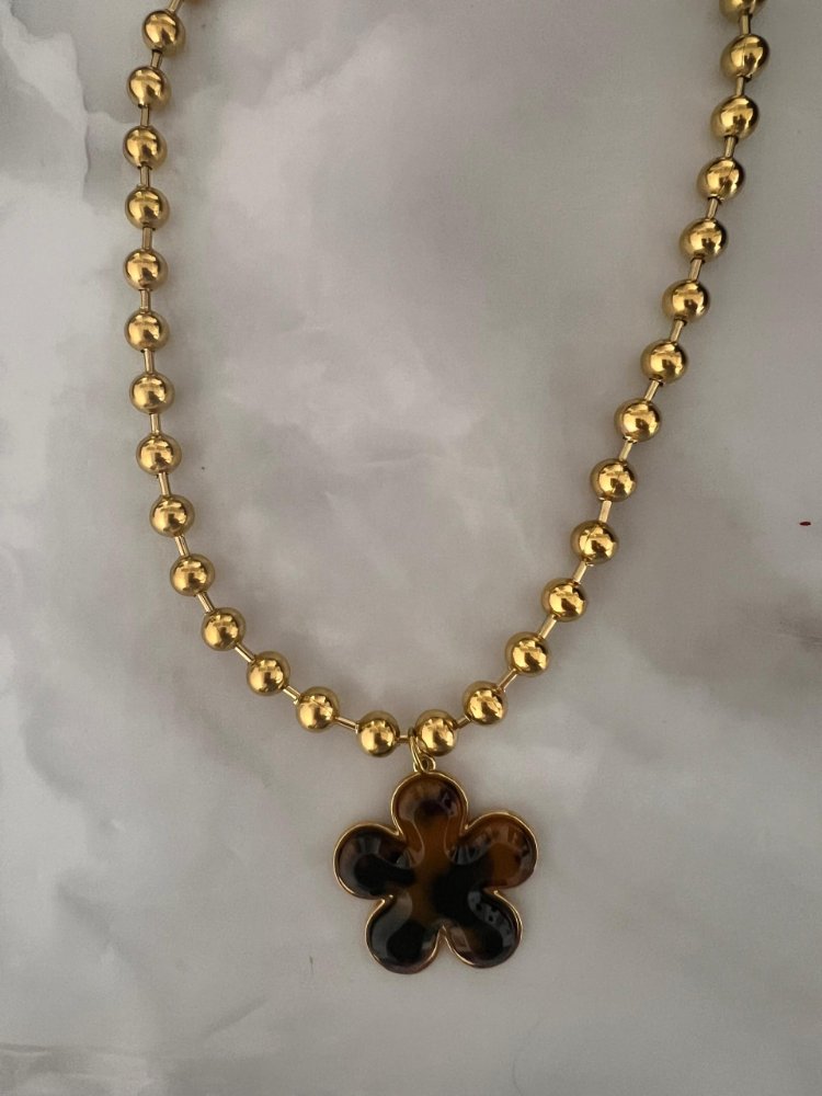 Collar de balines con dije de flor animal print