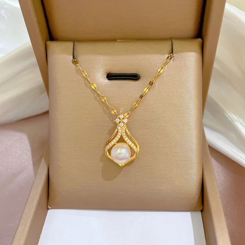 Collar con perla en el centro